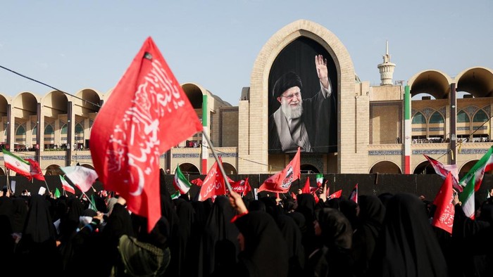 Iran Mulai Prosesi Pemakaman Khamenei, Ribuan Pelayat Padati Teheran