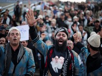 Jutaan Pelayat Iringi Kepergian Penjaga Api Revolusi Islam Ali Khamenei