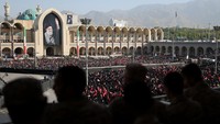 Tanpa Mojtaba, 3 Putra Ali Khamenei Hadiri Upacara Pemakaman di Teheran