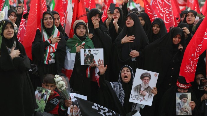 Iran Mulai Prosesi Pemakaman Khamenei, Ribuan Pelayat Padati Teheran