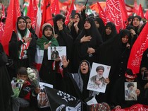 Tangis Warga Iran Pecah Saat Upacara Penghormatan Terakhir Ali Khamenei