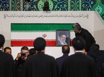 Ayat Al-Quran Ini Dibacakan untuk Delegasi Negara di Pemakaman Khamenei