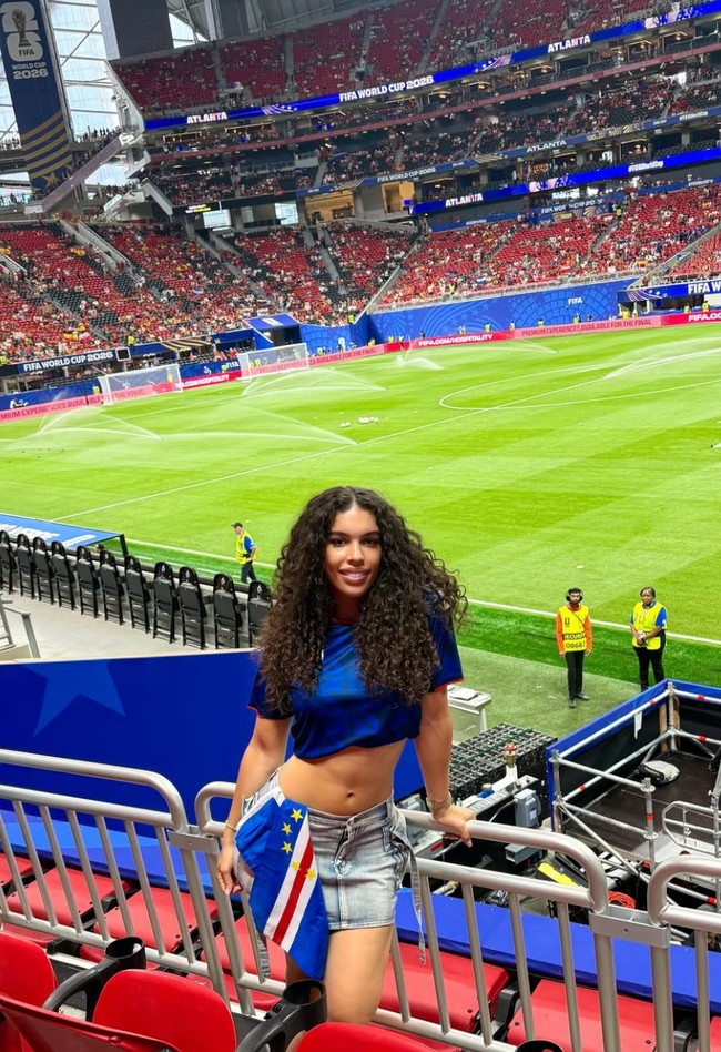 Jayley juga menuliskan pesan romantis penuh cinta untuk Cabral usai pesepakbola 23 tahun itu membobol gawang Argentina. “Aku sangat bangga dengan sosokmu, baik di dalam maupun di luar lapangan. Tidak ada orang yang lebih pantas mendapatkan ini semua selain kamu. Aku akan selamanya jadi fans nomor satumu dalam setiap suka maupun duka. I love you,” demikian penggalan caption yang ditulisnya di Instagram. Foto: Dok. Instagram jayleydacruz