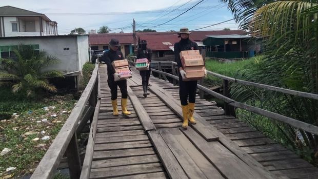 Polda Riau dan Polres Dumai telah merampungkan pembangunan jembatan penghubung dua desa di Kecamatan Dumai Selatan, Kota Dumai, pada Jumat (3/7/2026).