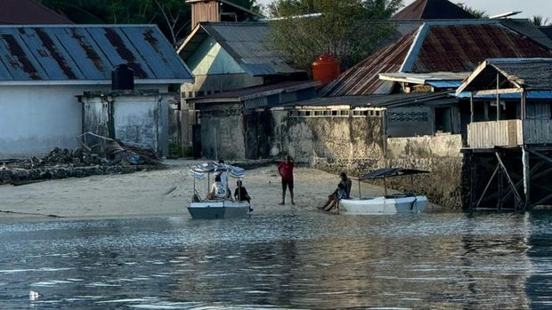 Kapal Penyeberangan di Donggala Kapal Penyeberangan di Donggala