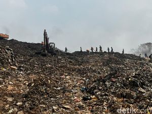 Kebakaran TPA Jatiwaringin Bikin Warga Ngungsi, Ini Aturan Jarak Rumah dari TPA
