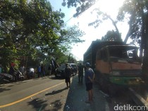 Macet 2 Jam Imbas Kecelakaan Bus Sugeng Rahayu Vs Truk Fuso di Nganjuk