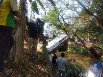 Kronologi Sugeng Rahayu Terbalik Masuk Sungai-27 Orang Luka di Nganjuk
