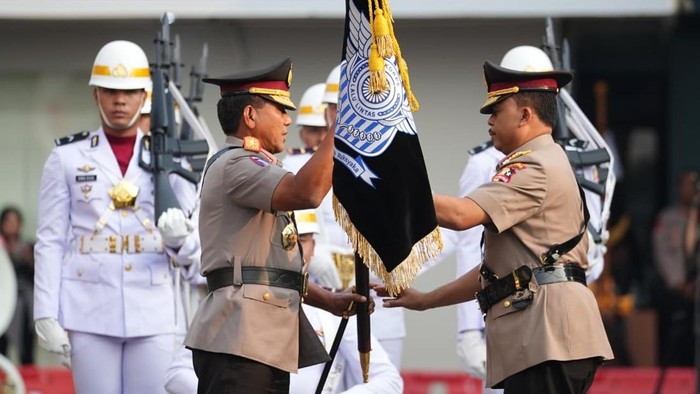 Korlantas Polri menggelar upacara serah terima jabatan Kakorlantas dari Irjen Agus Suryonugroho kepada Irjen Wibowo.