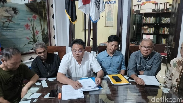Kuasa hukum bersama jajaran pengurus YPTT