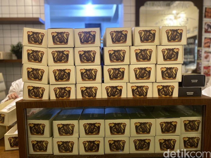 Cicip kue marmer kekinian dari Kue Oleh-oleh Warisan