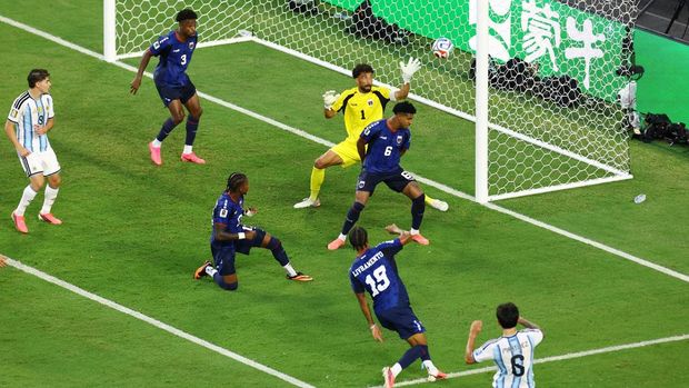 Lisandro Martinez Soccer Football - FIFA World Cup 2026 - Round of 32 - Argentina v Cape Verde - Miami Stadium, Miami Gardens, Florida, U.S. - July 3, 2026 Argentina's Lisandro Martinez scores their second goal REUTERS/Marco Bello