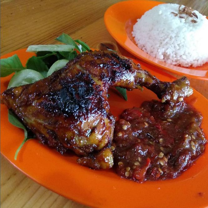 Makanan Andalan Karyawan di Kantin Central Park Makanan Andalan Karyawan di Kantin Central Park