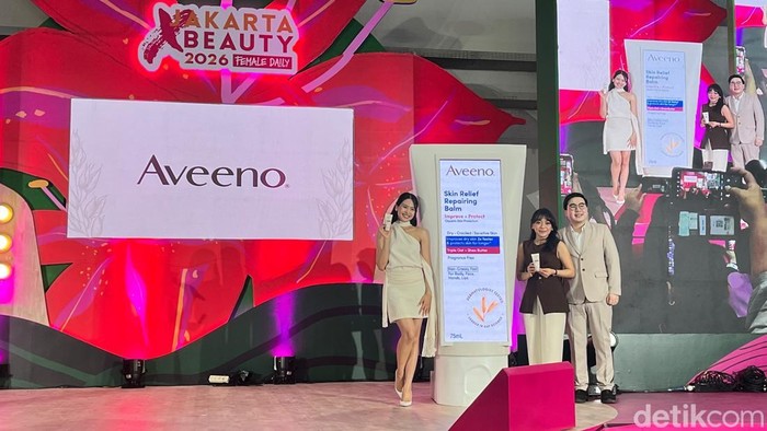 Maudy Ayunda bagikan tips atasi stres lewat ritual body care. Bagi maudy, merawat diri dengan penuh kesadaran adalah cara terbaik untuk healing di acara Aveno, Relief Starts Here di Jakarta X Beauty 2026 (2/7/2026).