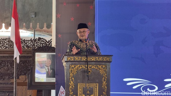 Mendikdasmen Abdul Mu’ti saat memberikan sambutan dalam acara Seminar Nasional di Rembang, Sabtu (4/7/2026).