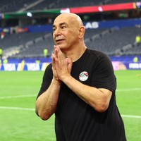 Viral 2 Istrinya Bertengkar di Hotel, Pelatih Bola Hossam Hassan Pingsan