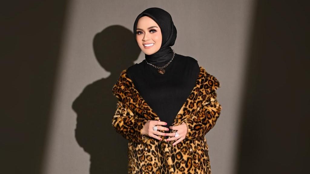 Tangan Dingin Neng Dessy di Balik Lagu-lagu Viral Artis