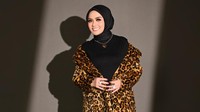 Tangan Dingin Neng Dessy di Balik Lagu-lagu Viral Artis