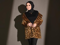 Tangan Dingin Neng Dessy di Balik Lagu-lagu Viral Artis