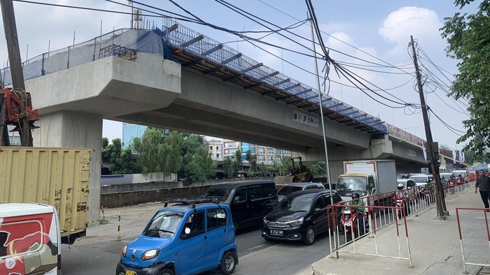Pembangunan flyover di Jalan Prof. Dr. Latumenten, Jakarta Barat (Jakbar),