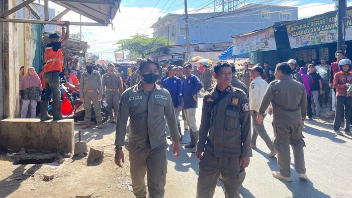 Penertiban PKL di Manggala, Makassar.