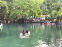 Sensasi Kano Transparan di Telaga Biru Cicerem Kuningan
