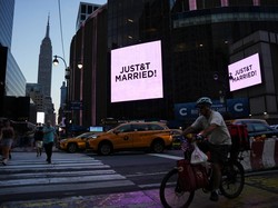 Video: Swifties Ikut Rayakan Pernikahan Taylor Swift di Madison Square Garden