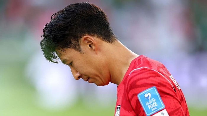 Kapten Korea Selatan, Son Heung-min dipotret usai kekalahan dari Afrika Selatan yang memastikan timnya tersingkir dari Piala Dunia 2026, akhir Juni lalu. (Getty Images)
