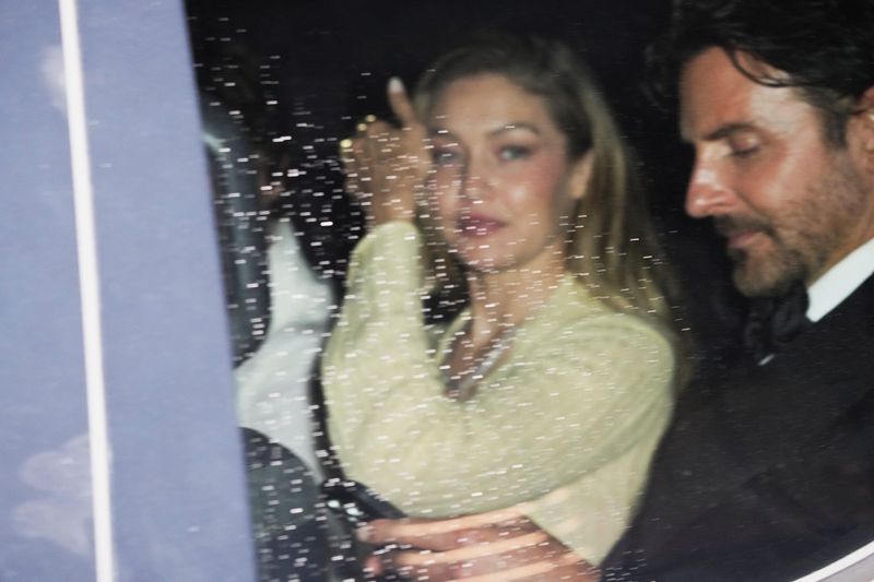Tamu Pernikahan Taylor Swift dan Travis Kelce Gigi Hadid and Bradley Cooper depart Madison Square Garden, the venue for the wedding celebrations of singer Taylor Swift and National Football League (NFL) player Travis Kelce, in New York, U.S., July 4, 2026. REUTERS/Bing Guan