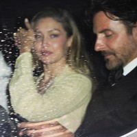 Foto: Gigi Hadid Hingga Jessica Alba di Pernikahan Taylor Swift-Travis Kelce