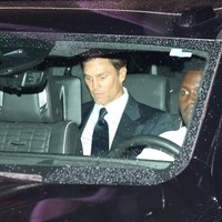 Tak hanya dari dunia hiburan, para bintang olahraga turut diundang mengingat profesi Travis sebagai atlet football. Salah satunya senior Travis, Tom Brady, yang sempat terlihat meninggalkan lokasi acara. (Foto: REUTERS/Carlos Barria)
