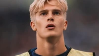 Piala Dunia 2026 membuat nama pesepakbola muda, Lucas Bergvall, viral karena ketampanan dan pesonanya di lapangan. Foto: Instagram