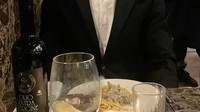 Di sela-sela kesibukannya sebagai pemain sepakbola, Lucas biasanya menikmati waktu dengan makan malam di resto favoritnya. Salah satu menu favoritnya ada pasta. Foto: Instagram