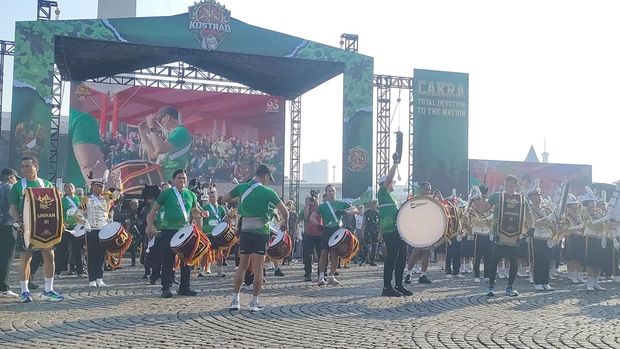 Sebanyak 10 ribu pelari meramaikan acara Kostrad Run 2026, rangkaian perayaan Hari Ulang Tahun (HUT) ke-65 Kostrad, Minggu (5/7/2026).