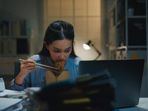 Dokter Ingatkan Bahaya Makan Berat Larut Malam, Bisa Ganggu Fungsi Ginjal