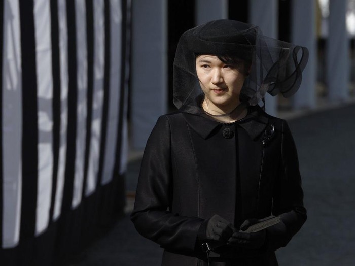 TOKYO, JAPAN - APRIL 17: (----EDITORIAL USE ONLY MANDATORY CREDIT - FRANCK ROBICHON / POOL / EPA - NO MARKETING NO ADVERTISING CAMPAIGNS - DISTRIBUTED AS A SERVICE TO CLIENTS----) Japans Princess Aiko, daughter of Emperor Naruhito and Empress Masako, attends during the Spring Imperial Garden Party at the Akasaka Imperial Gardens in Tokyo, Japan, 17 April 2026. Emperor Naruhito and Empress Masako host the annual Spring Imperial Garden Party at the Akasaka Imperial Gardens inviting around 1,700 guests. (Photo by Franck Robichon / Pool / EPA/Anadolu via Getty Images)