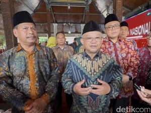 Mendikdasmen Puji Beasiswa Pemkab Rembang, Hampir 500 Mahasiswa Sudah Dibiayai