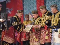 Sandang Gelar Adat, Al Haris Tegaskan Adat Tak Boleh Kalah oleh Zaman