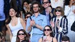Momen Pacaran Andrew Garfield-Monica Barbaro Nonton Tenis