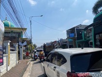 Libur Panjang Sekolah, Jalur Karanglo Arah Kota Batu Padat Merayap