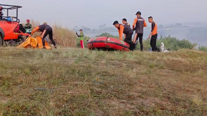 Basarnas Melakukan Pencarian Korban Tenggelam di Waduk Saguling
