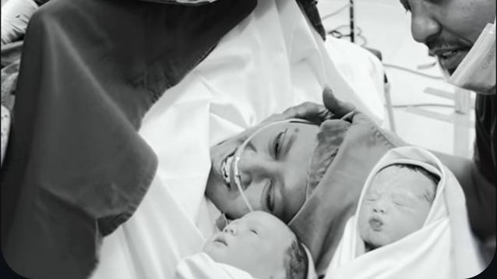 Pasutri dari Sumenep menyambut kelahiran bayi kembar setelah menanti 22 tahun