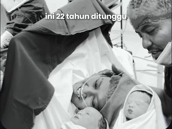 Pasutri dari Sumenep menyambut kelahiran bayi kembar setelah menanti 22 tahun