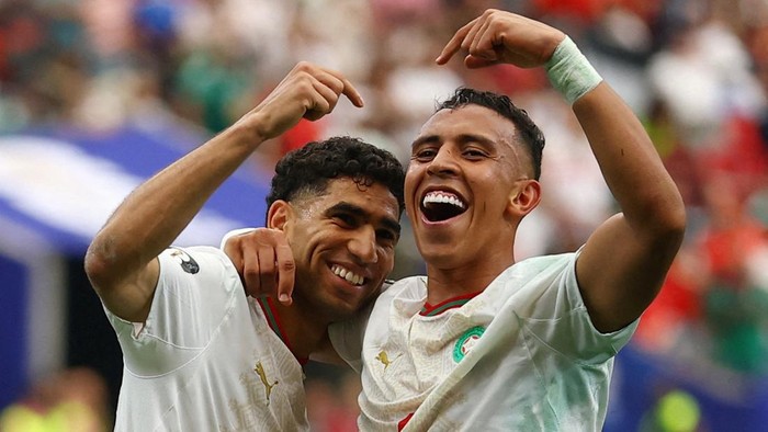 Maroko memastikan langkah ke babak perempat final Piala Dunia 2026 usai menaklukkan Kanada dengan skor telak 3-0 pada laga babak 16 besar di NRG Stadium, Houston, Minggu (5/7/2026) dini hari WIB. Setelah bermain tanpa gol di babak pertama, The Atlas Lions tampil lebih agresif usai turun minum. Gelandang Azzedine Ounahi menjadi bintang kemenangan lewat dua golnya, sementara satu gol lainnya dicetak Soufiane Rahimi pada masa injury time. REUTERS