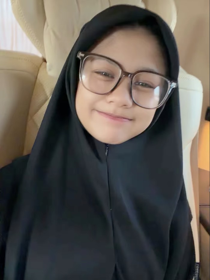 Celine Evangelista antar anak mondok.