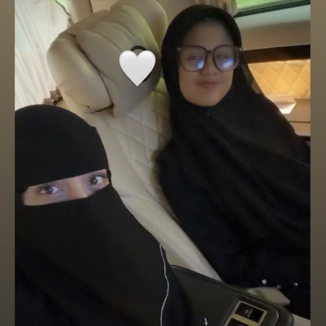 Haru Celine Evangelista Antar Anak Pertama Mondok