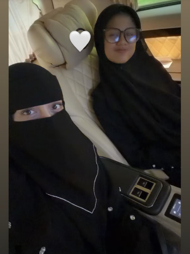 Haru Celine Evangelista Antar Anak Pertama Mondok