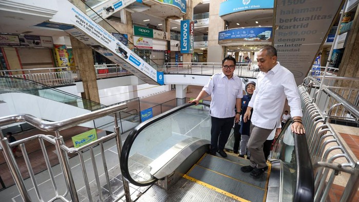 Wali Kota Surabaya Eri Cahyadi saat di eks Hi-Tech Mal Surabaya