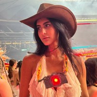 Imane dikenal sebagai pendukung setia Bounou. Ia beberapa kali terlihat memberikan dukungan langsung dari tribun saat Maroko berlaga di turnamen internasional. Meski begitu, pasangan ini sangat jarang membagikan kisah rumah tangga mereka kepada publik. Foto: Dok. Instagram Imane Khallad
