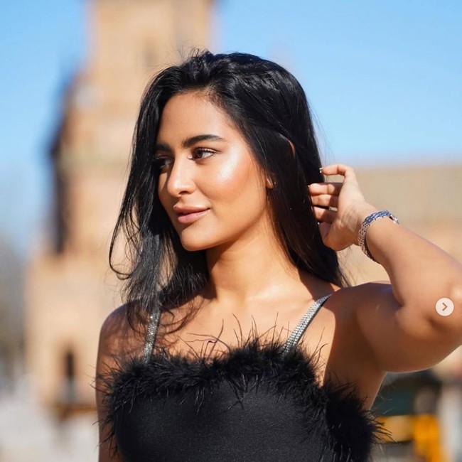 Sosok Imane Khallad, Istri Kiper Maroko Yassine Bounou yang Jarang Tersorot